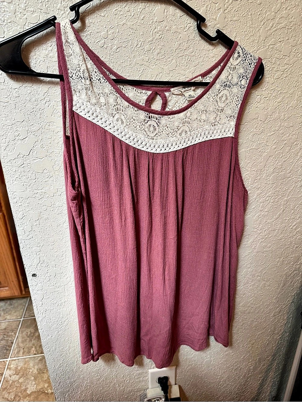 Love Delirious Maternity Mauve Sleeveless Top with Lace - Size XL